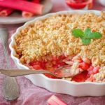 Rhabarber-Crumble-mit-suessen-Streuseln-Rezept
